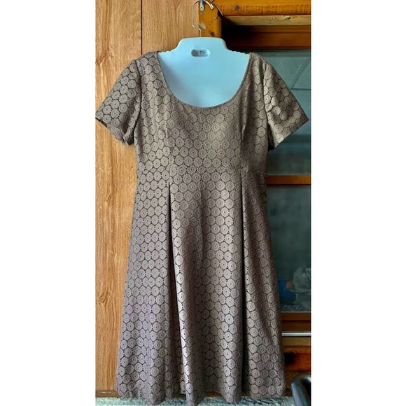 new taupe Rabbit Rabbit Rabbit dress size 8 layered short sleeve - Picture 2 of 9